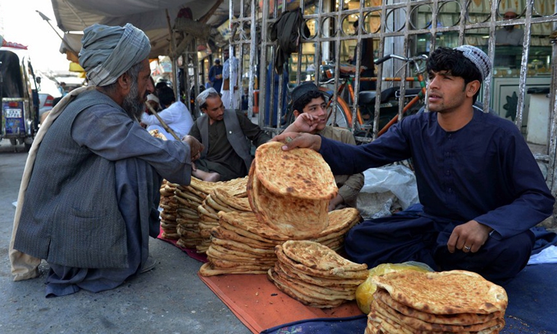 An Afghan vendor sells food for consumers in Kandahar city, southern Afghanistan, Sept. 14, 2021.Photo:Xinhua