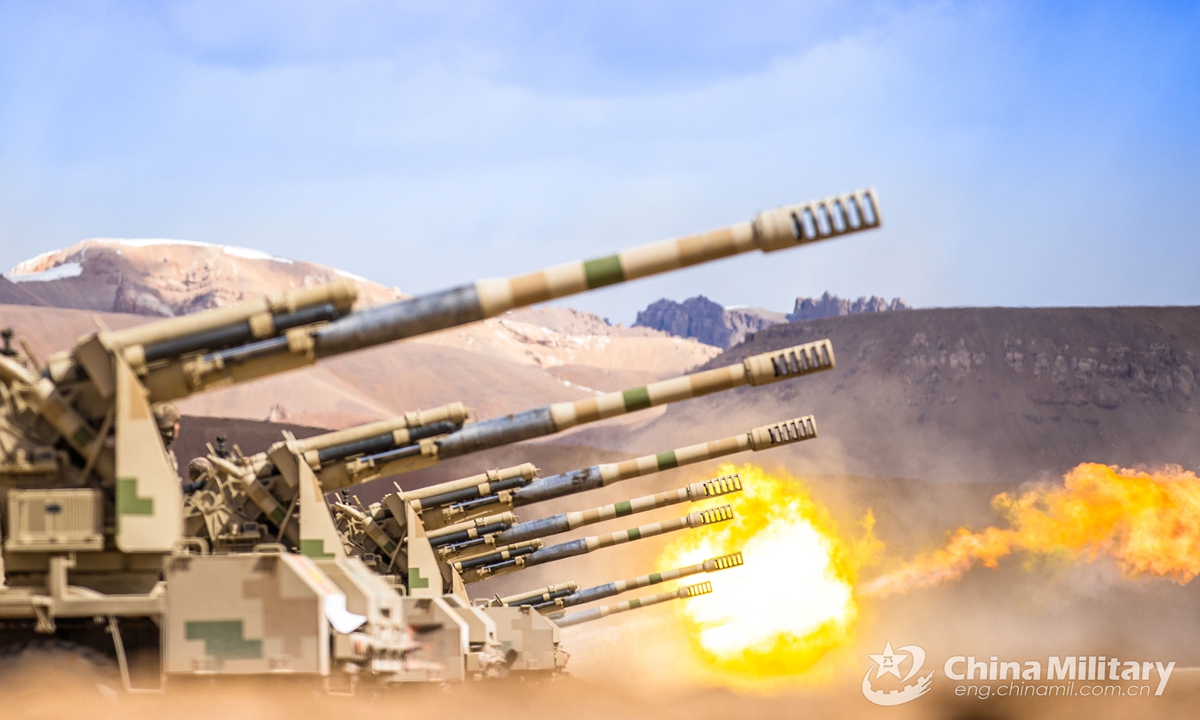 Truck-mounted self-propelled howitzers assigned to a combined-arms regiment under the PLA Xinjiang Military Command fire at targets during a live-fire training exercise in mid September, 2021.Photo:China Military