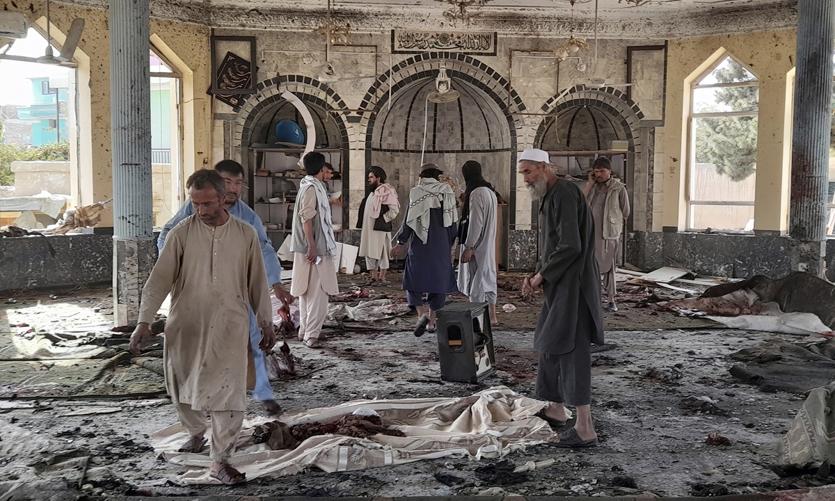 People check the damage following a blast at a mosque packed with Muslim worshippers in Kunduz province in northern Afghanistan on Friday. At least 100 were killed or wounded, a Taliban police official said. Photo: VCG
