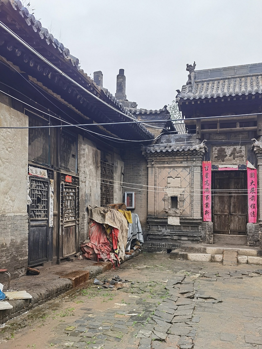 The photo taken on October 7, 2021 shows a building in Pingyao ancient city damaged by floods. Photo: CFP