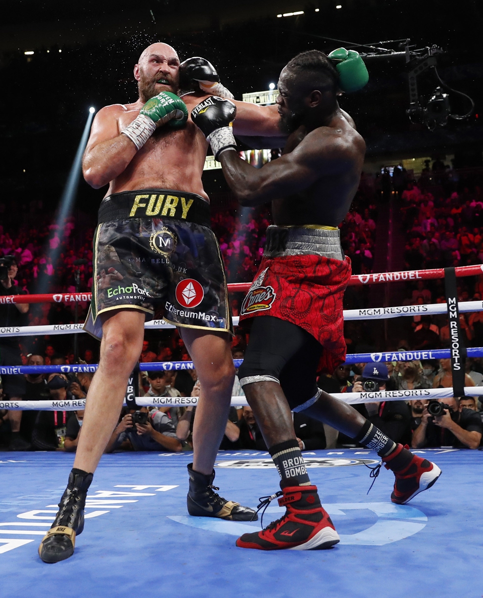Tyson Fury (left) fights Deontay Wilder on Saturday in Las Vegas. Photo: VCG