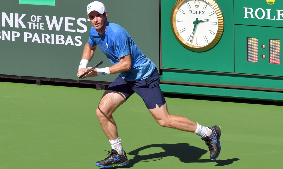 Andy Murray prepares a shot on Sunday in Indian Wells, California. Photo: VCG
