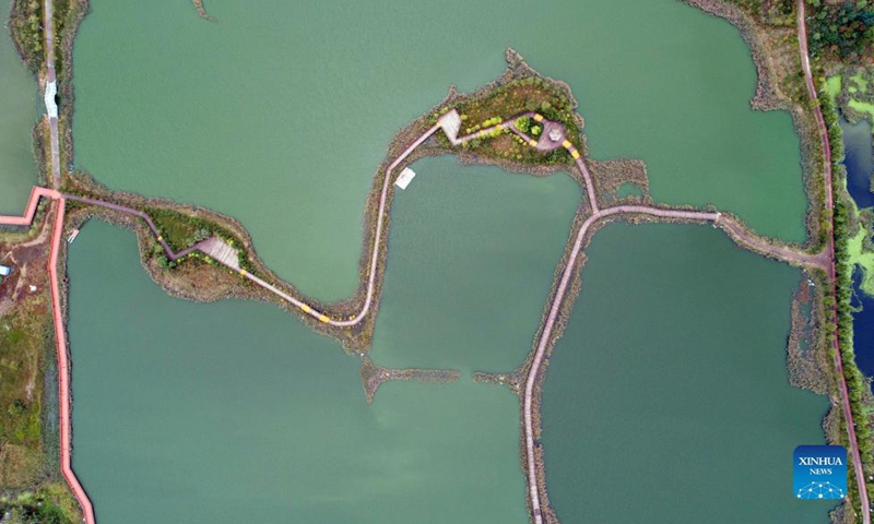 Aerial photo taken on Oct. 10, 2021 shows scenery of the Dikunhu park in Huanghua City, north China's Hebei Province. In recent years, the coastal city of Huanghua has renovated abandoned pits, ponds and depressions with high degree of soil salinization, and built more than 80 parks and gardens. The urban ecological environment has been improved and citizens has more leisure space. (Xinhua/Luo Xuefeng)