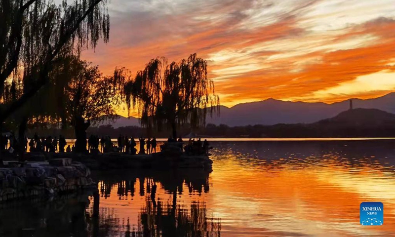 Cellphone photo taken on Oct. 10, 2021 shows the view of sunset glow at the Summer Palace in Beijing, capital of China. (Xinhua/Chen Jianli)