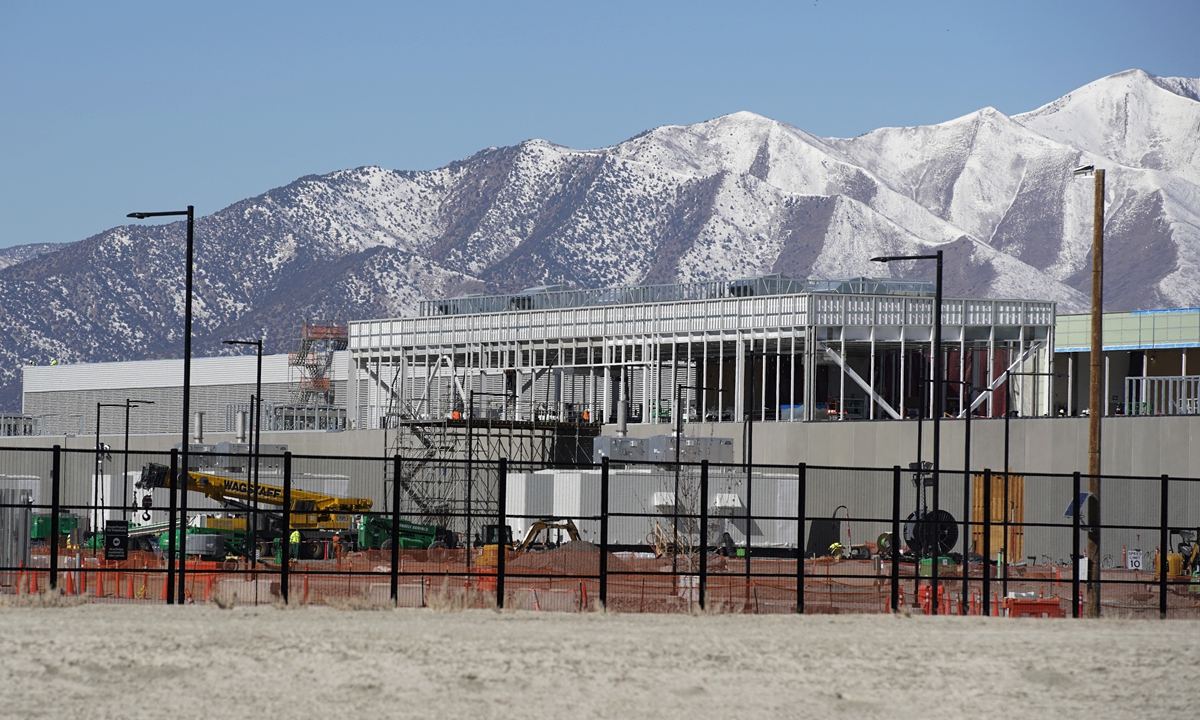 Construction workers work on the second phase of the Facebook data center on March 1 in Eagle Mountain, Utah, the US. Photo: AFP