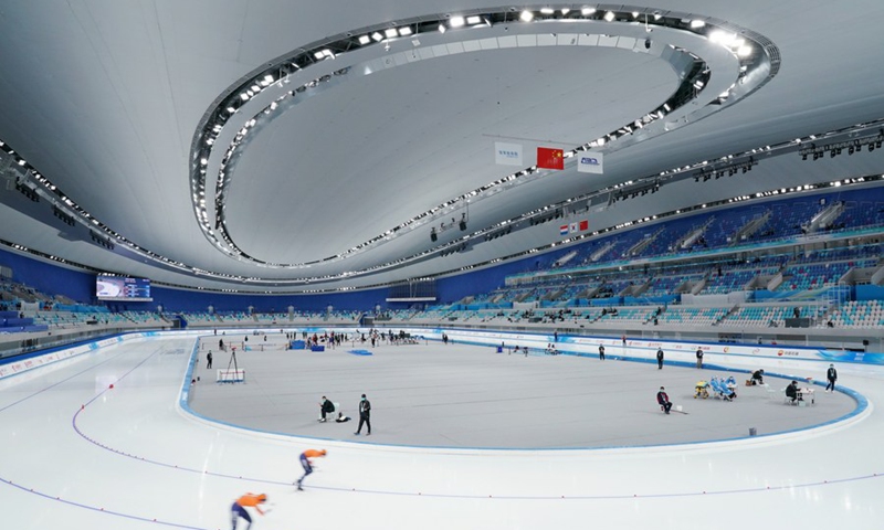 Athletes compete during the women's 1500m final at the Speed Skating China Open in Beijing, China, on Oct. 10, 2021. (Photo: Xinhua)
