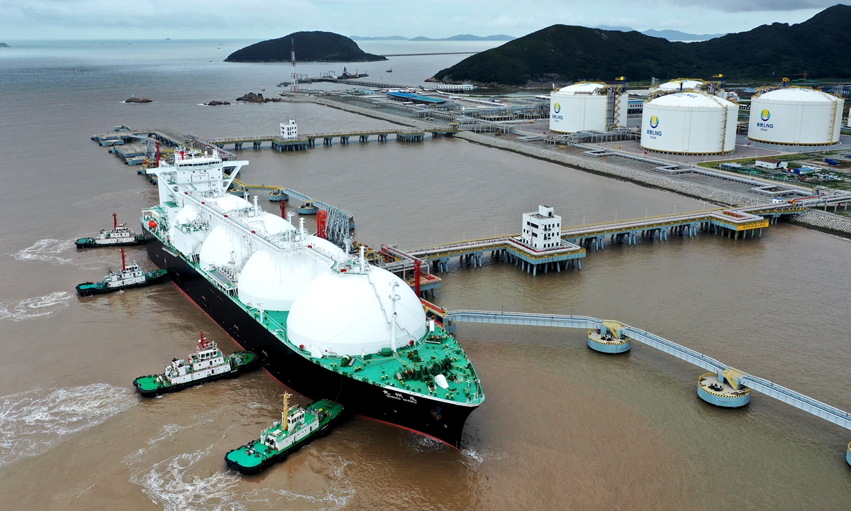A tanker carrying 155,000 cubic meters of LNG arrives at Zhoushan port, East China's Zhejiang Province on Wednesday. The facility has received 100 LNG ships since August 2018. Data from the General Administration of Customs showed Wednesday that LNG imports totaled 10.62 million tons in September, up 23 percent year-on-year. Photo: cnsphoto