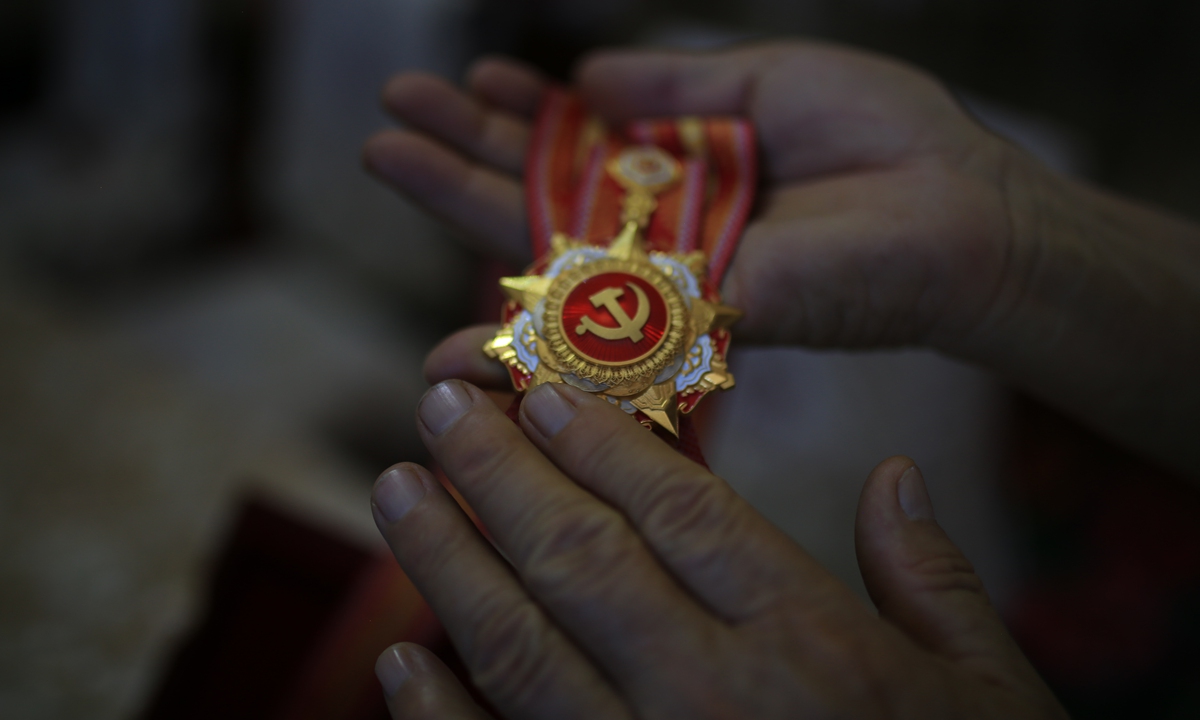 Memetjan displays his July 1 Medal. Photo: Fan Lingzhi/Global Times