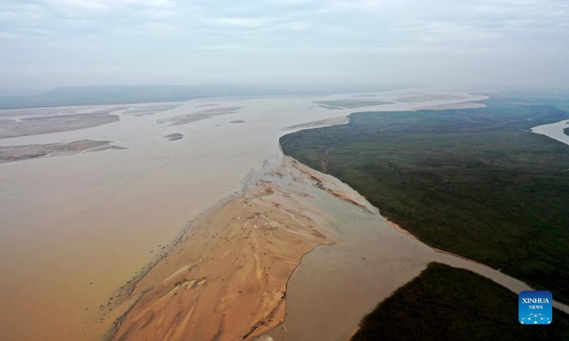 Aerial photo taken on Oct. 14, 2021 shows the confluence of the Yellow River and Fenhe River in Miaoqian Village of Wanrong County, Yuncheng, north China's Shanxi Province. The water level of Hejin section of the Fenhe River in Yuncheng has dropped to 376.39 meters. (Xinhua/Zhan Yan)