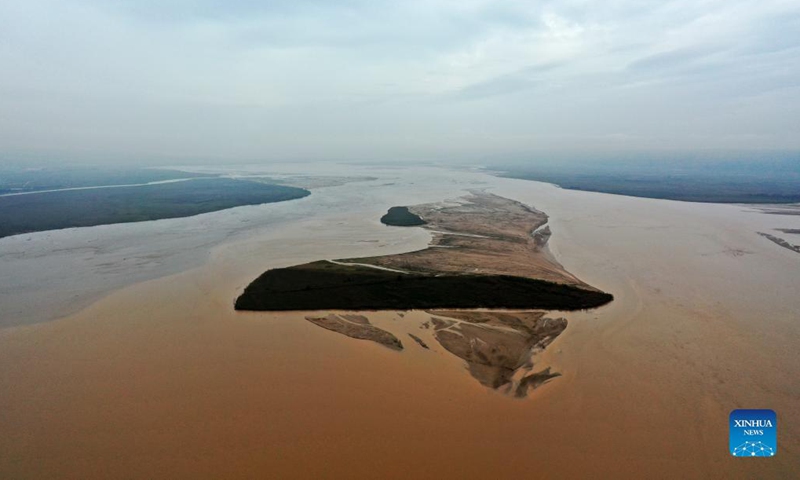 Aerial photo taken on Oct. 14, 2021 shows the confluence of the Yellow River and Fenhe River in Miaoqian Village of Wanrong County, Yuncheng, north China's Shanxi Province. The water level of Hejin section of the Fenhe River in Yuncheng has dropped to 376.39 meters. (Xinhua/Zhan Yan)