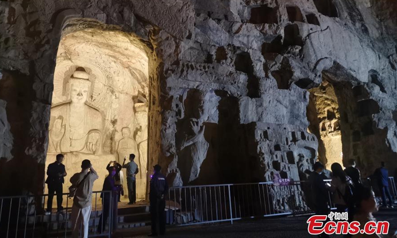 Tourists enjoy the night view of Longmen Grottoes in Luoyang, Henan Province, Oct. 14, 2021.Photo:China News Service