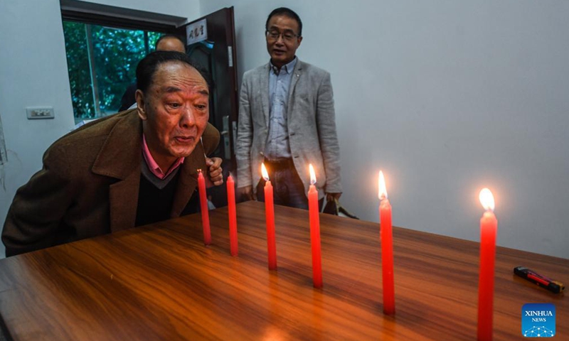 An elder plays a game at a university for senior citizens of Zhongshan District in Liupanshui, southwest China's Guizhou Province, Oct. 14, 2021.Photo:Xinhua