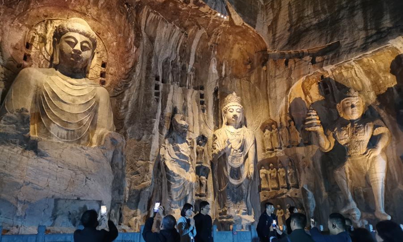 Tourists enjoy the night view of Longmen Grottoes in Luoyang, Henan Province, Oct. 14, 2021.Photo:China News Service