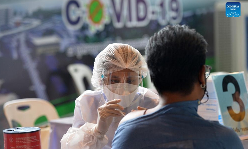 A citizen receives a dose of COVID-19 vaccine in Bangkok, Thailand, Oct. 13, 2021. Thailand on Thursday reported 11,276 new COVID-19 cases and 112 more fatalities in the last 24 hours, according to Thailand's Center for COVID-19 Situation Administration.Photo:Xinhua