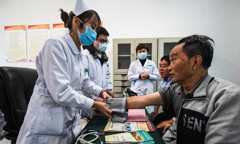 Medical workers provide free medical care service to the elders at a university for senior citizens of Zhongshan District in Liupanshui, southwest China's Guizhou Province, Oct. 14, 2021.Photo:Xinhua