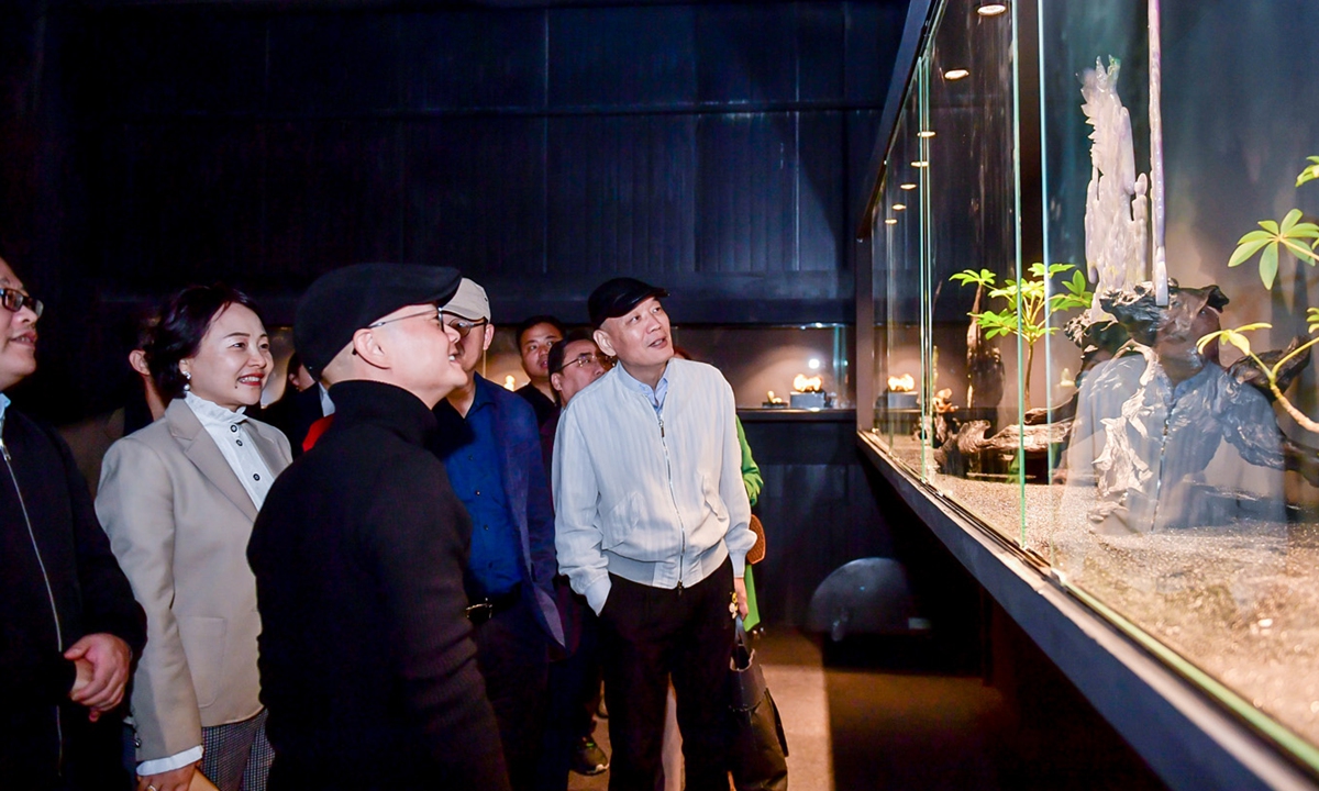 Artist Qiu Qijing and visitors at the exhibition Photo: Courtesy of zhang guisen