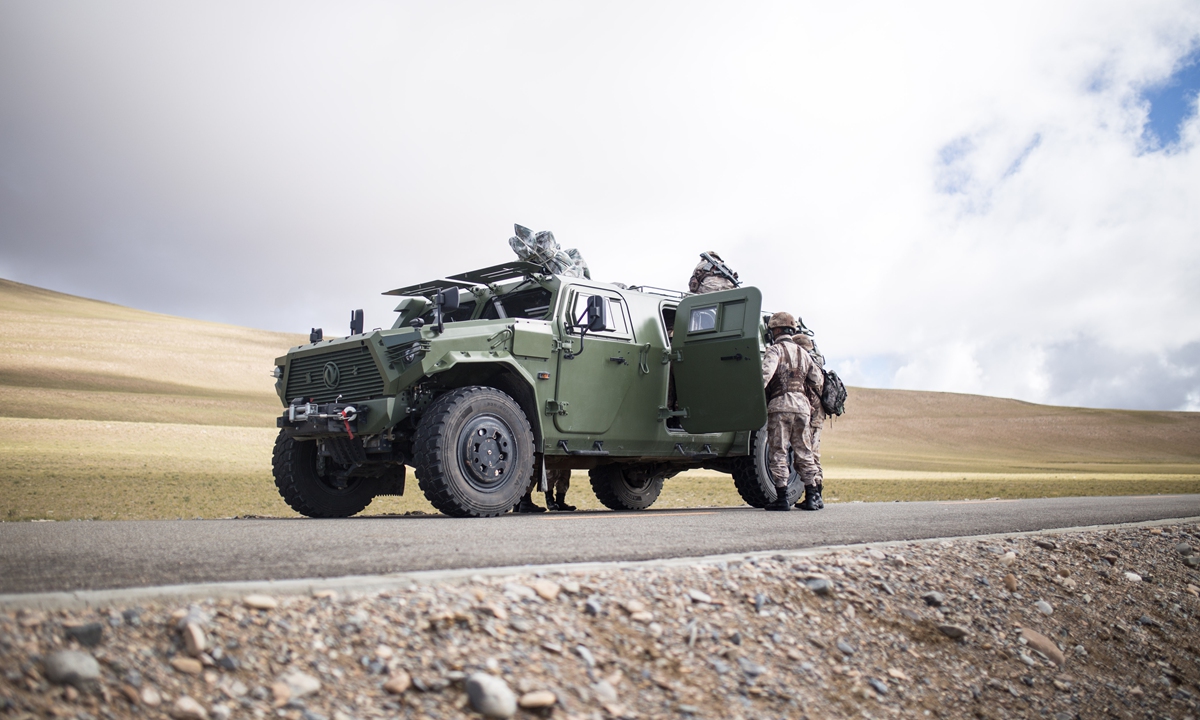 A squad from the Gamba battalion patrols an unpopulated border area. Photo: Shan Jie/GT


