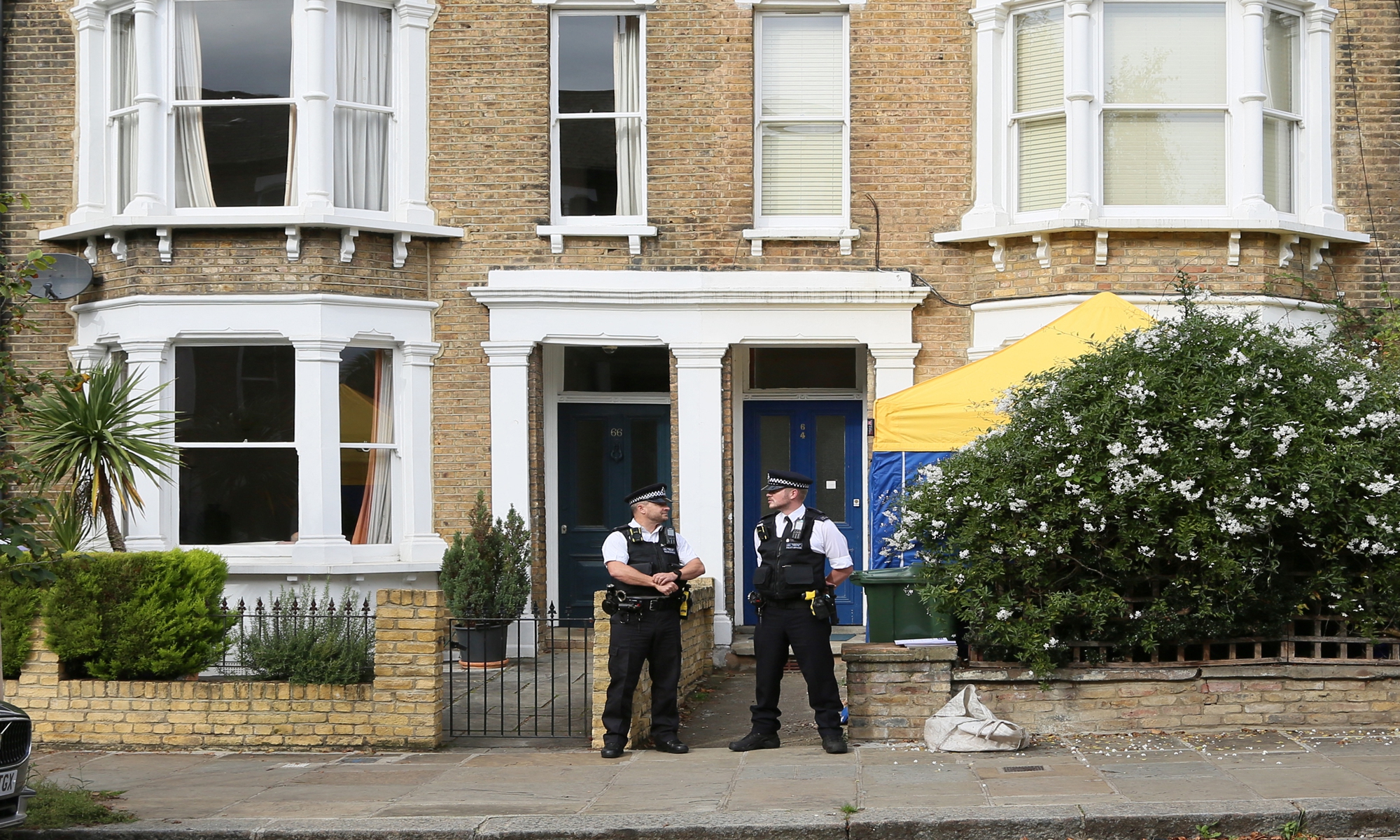 Anti-terror police search a property allegedly linked with the man suspected of murdering Sir David Amess in London, the UK on Sunday. Amess died Friday after he was stabbed multiple times while meeting constituents in Essex. He had been an MP since 1983 for Basildon and Southend West constituencies. Photo: AFP