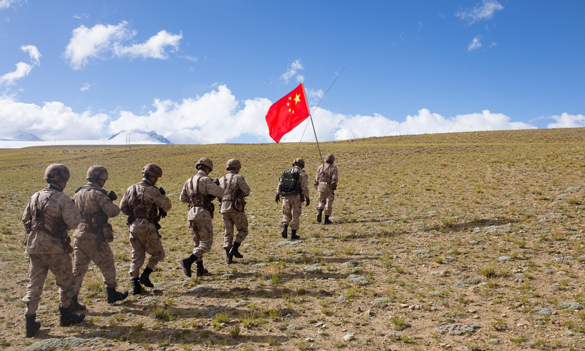 A squad from the Gamba battalion patrols an unpopulated border area in Gamba, Southwest China's Xizang Autonomous Region. Photo: Shan Jie/GT