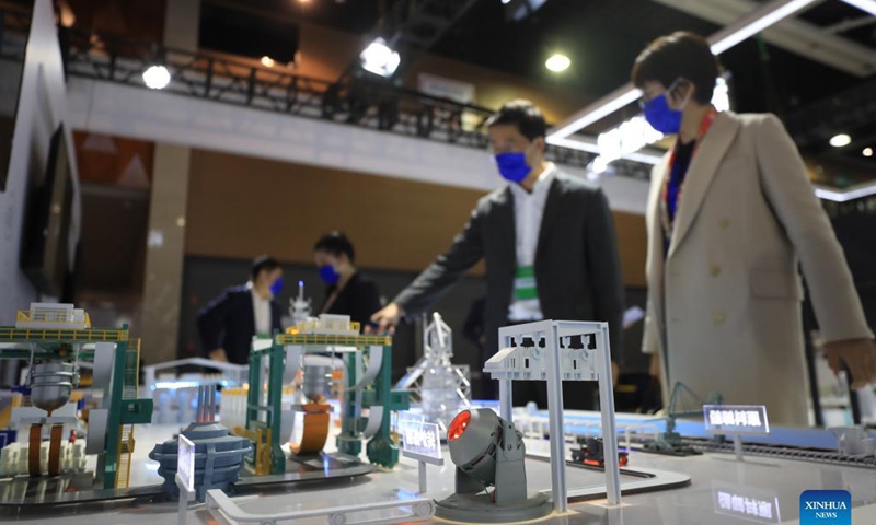 Participants visit the booth of Huawei Technologies Co., Ltd. at an auxiliary exhibition during the 2021 Global Industrial Internet Conference in Shenyang, capital of northeast China's Liaoning Province, Oct. 18, 2021. The 2021 Global Industrial Internet Conference kicked off here on Monday.Photo: Xinhua