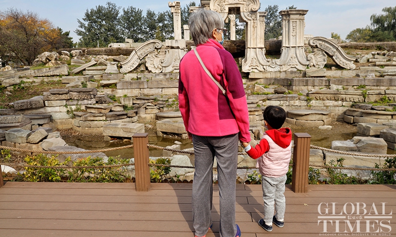 A woman and her grandson at the ruins in Yuanmingyuan Partk. Photo: Li Hao/GT