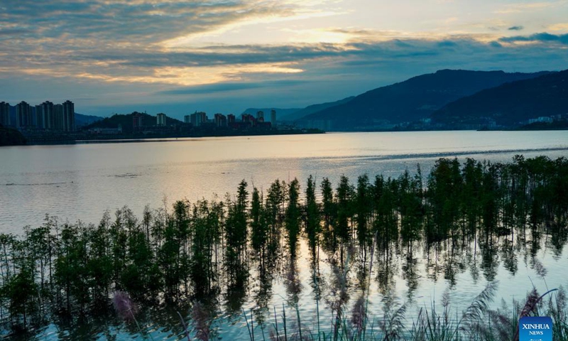 Aerial photo taken on Oct. 18, 2021 shows the sunset scenery of Hanfeng Lake in Kaizhou District of Chongqing, southwest China.Photo: Xinhua