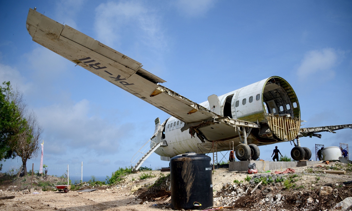 This picture taken on September 14 shows a retired Boeing aircraft placed on a seaside cliff to lure tourists and be turned into a villa near Nyang-Nyang beach in Uluwatu Badung Regency, on Indonesia resort island of Bali.  Photo: VCG