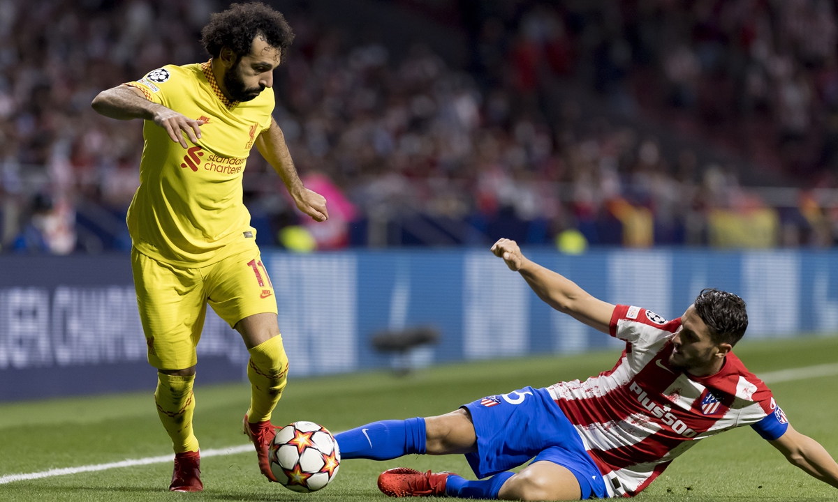 Mohamed Salah of Liverpool (left) and Koke of Atletico Madrid battle for the ball on Tuesday in Madrid, Spain. Photo: VCG