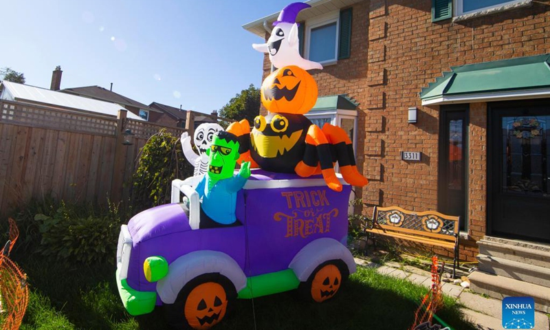 Halloween decorations are seen in front of a house in Mississauga, Ontario, Canada, on Oct. 19, 2021. Some residents in Ontario started to decorate their houses for the upcoming Halloween.(Photo: Xinhua)