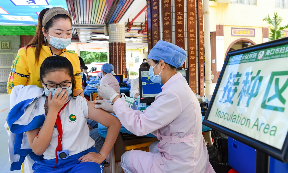 A child at an elementary school in Haikou, South China's Hainan Province receives a COVID-19 vaccine on October 26, 2021. Photo: VCG
