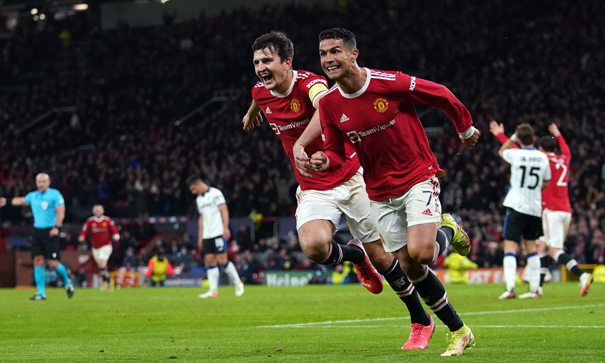 Manchester United's Cristiano Ronaldo (No.7) celebrates scoring with teammate Harry Maguire on Wednesday in Manchester, England. Photo: VCG