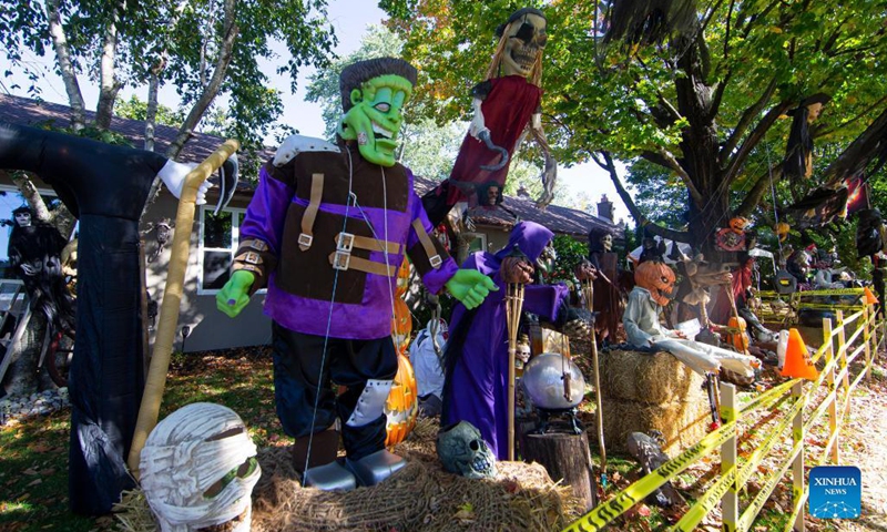 Halloween decorations are seen in front of a house in Mississauga, Ontario, Canada, on Oct. 19, 2021. Some residents in Ontario started to decorate their houses for the upcoming Halloween.(Photo: Xinhua)