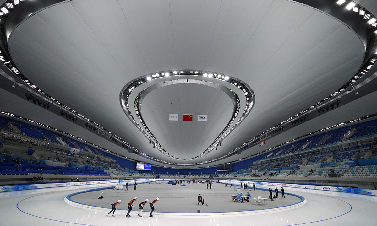 Members of the Chinese and Netherlands teams compete in the women's mass start during the Speed Skating China Open, a test event for the 2022 Winter Olympics, at the National Speed Skating Oval in Beijing, on Oct. 10. Photo: CFP