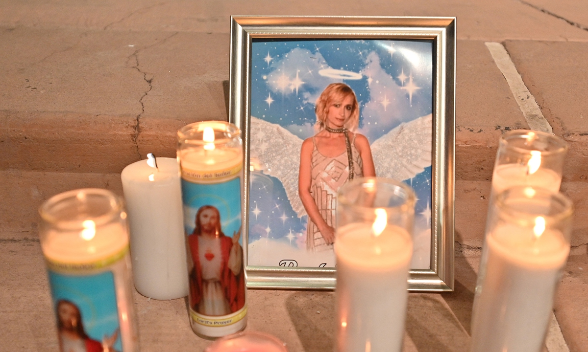 A memorial to cinematographer Halyna Hutchins at the Albuquerque Civic Plaza, New Mexico, the US on Saturday  Locals and members of the local film community mourn the loss of cinematographer Halyna Hutchins, who died after being shot by Alec Baldwin on the set of his movie Rust, at a vigil in Albuquerque, New Mexico, in the US on Saturday. Photos: AFP