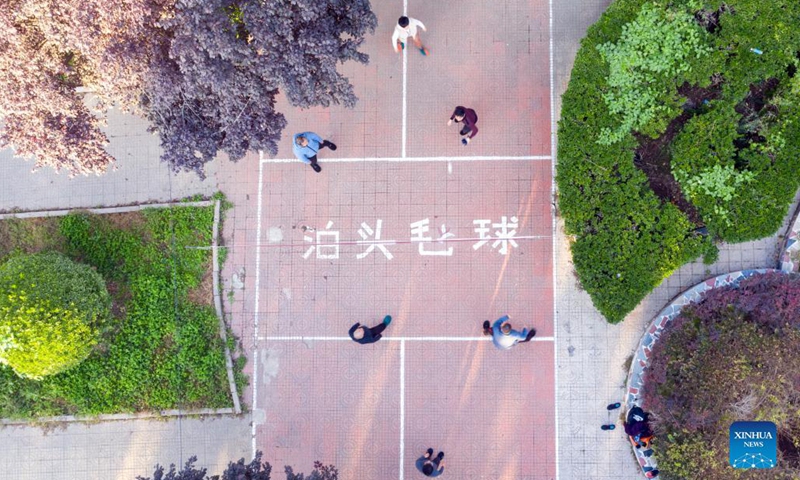 Citizens play shuttlecock in the Grand Canal landscape belt of Botou City, north China's Hebei Province, Oct. 23, 2021. In recent years, Botou city has focused on restoring the natural ecology of the Grand Canal and creating a beautiful and comfortable leisure space for the public. (Photo:Xinhua)