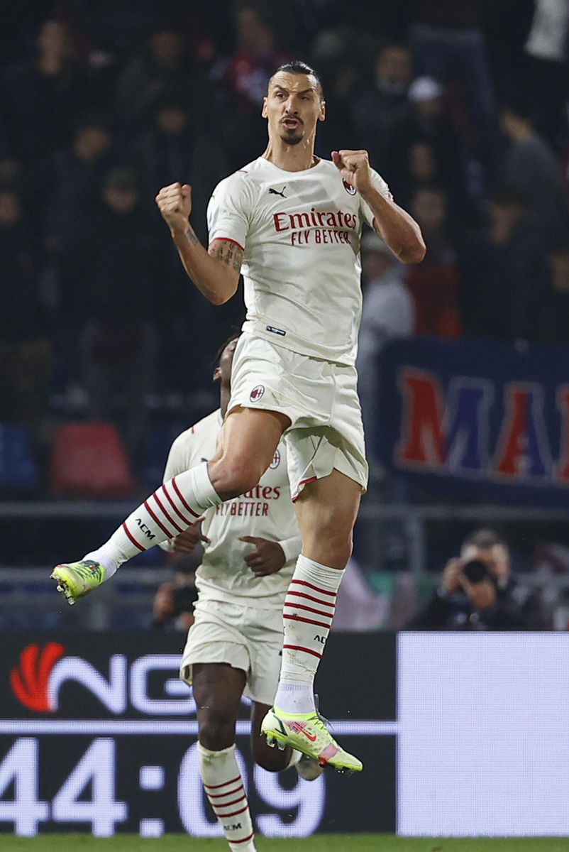 AC Milan striker Zlatan Ibrahimovic jubilates after scoring against Bologna on Saturday in Bologna, Italy. Photo: VCG