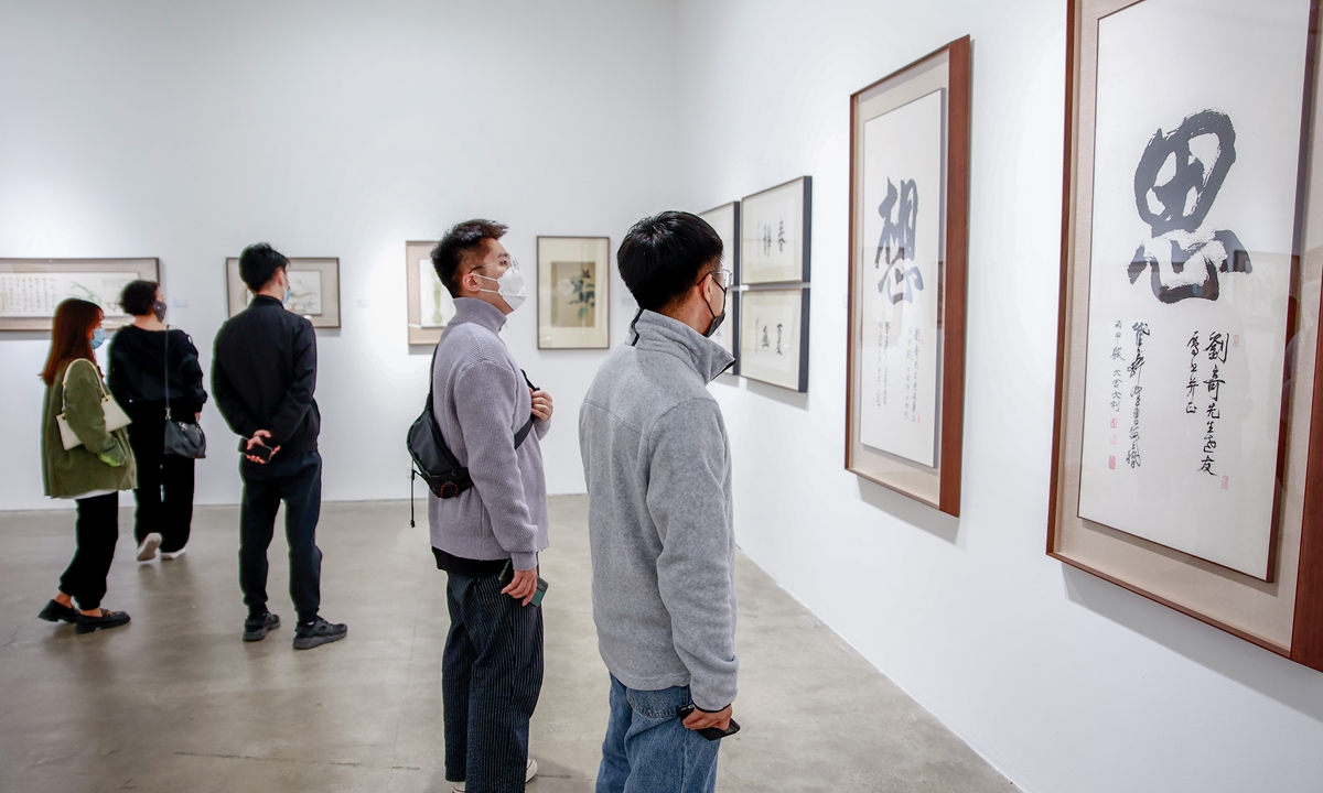 Vistors check the art pieces at the exhibition Photo: Courtesy of Ge Shiheng