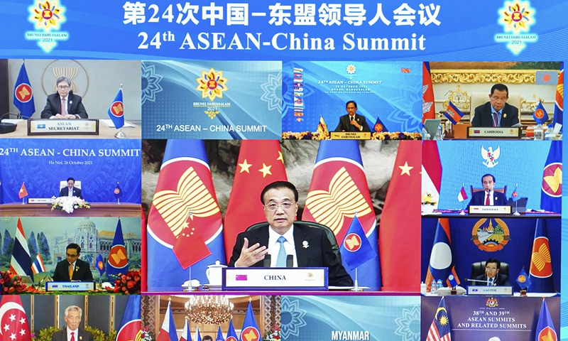 Chinese Premier Li Keqiang (center) takes part in the 2021 Association of Southeast Asian Nations summit online at a live video conference in Bandar Seri Begawan, Brunei, on October 26, 2021. Photpo: Xinhua 
