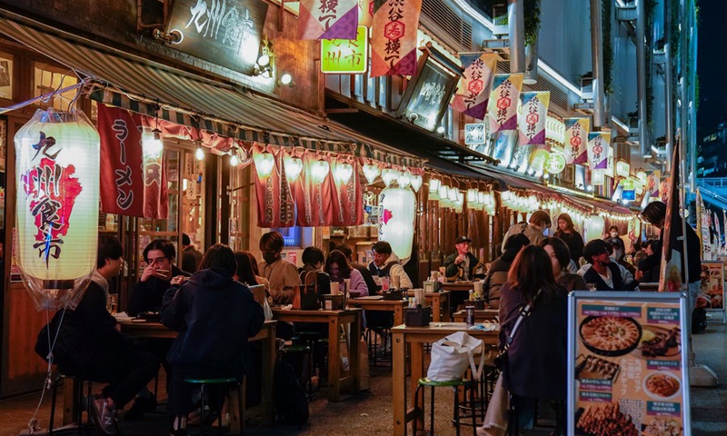 People dine at restaurants at Shibuya in Tokyo, Japan, Oct. 25, 2021.(Photo: Xinhua)