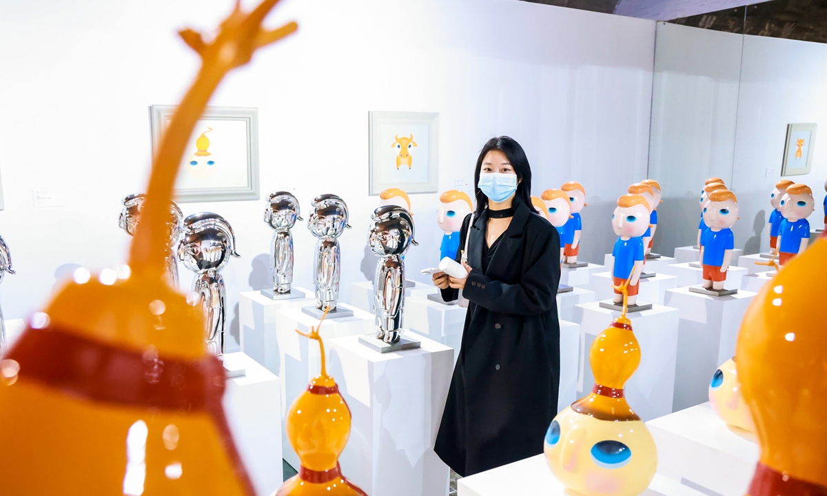 Visitors explore the exhibition of artist Cai Wanlin. Photo: Courtesy of Lu Mei