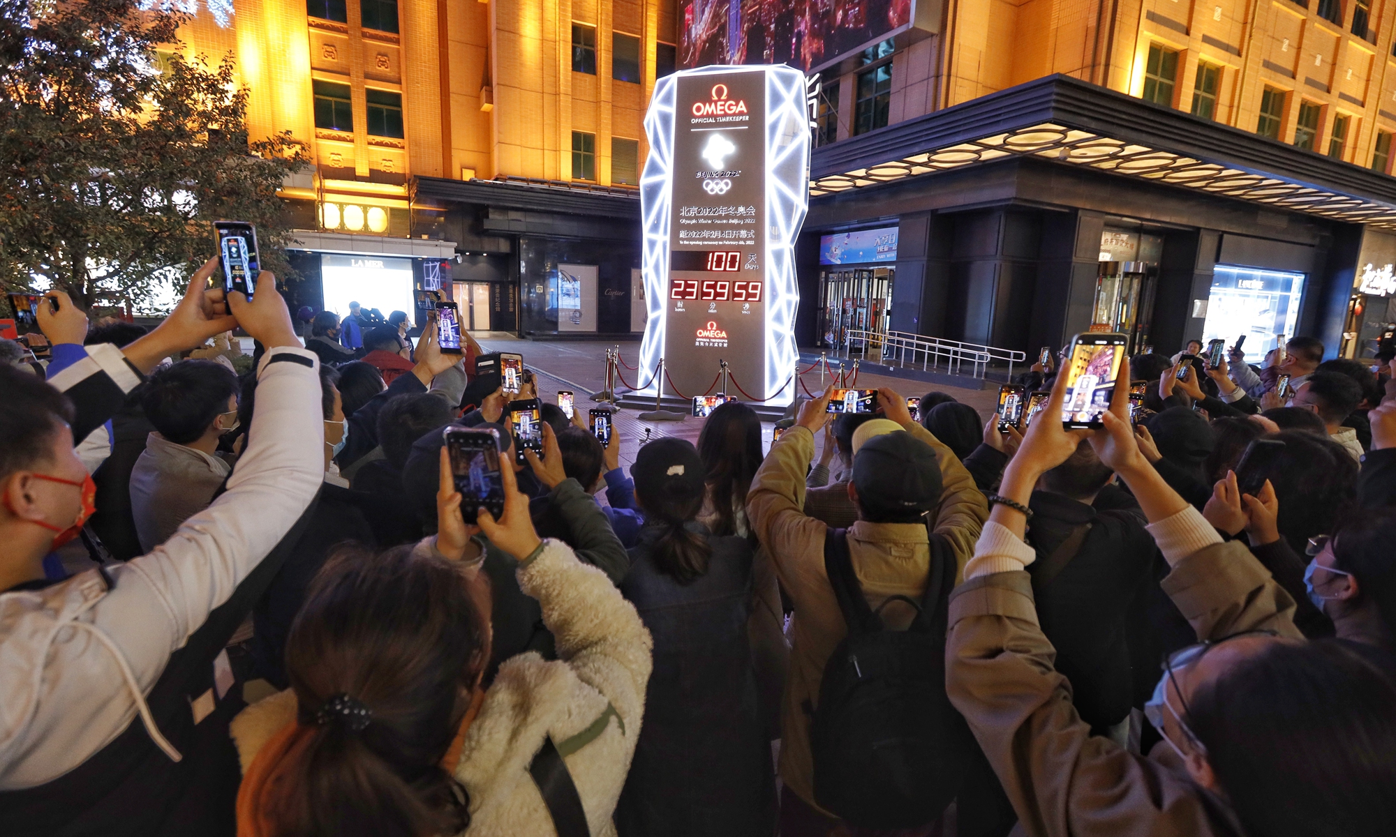 Visitors take pictures in front of the countdown board in downtown Beijing's Wangfujing Pedestrian Street on October 26, 2021, which marks the 100-day countdown to the 2022 Olympic and Paralympic Winter Games. Photo: Li Hao/Global Times