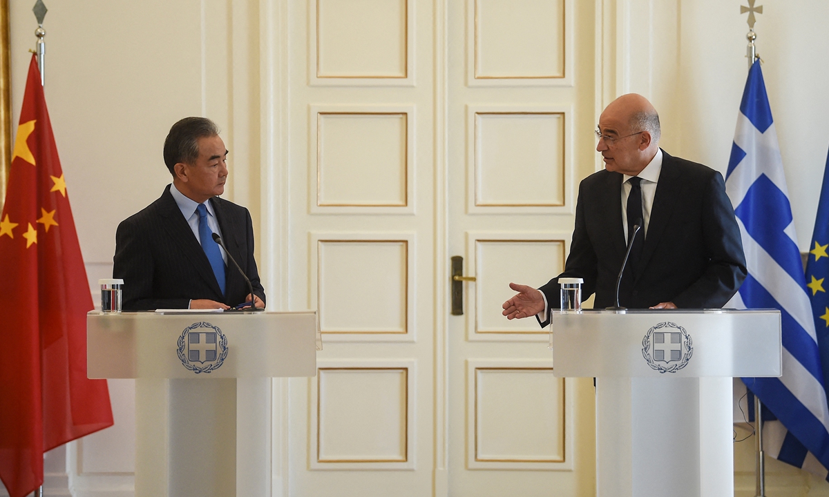 Chinese State Councilor and Foreign Minister Wang Yi (left) and Greek Foreign Minister Nikos Dendias hold a press conference following their meeting at the Greek Ministry of Foreign Affairs in Athens, on October 27, 2021. Photo: AFP
