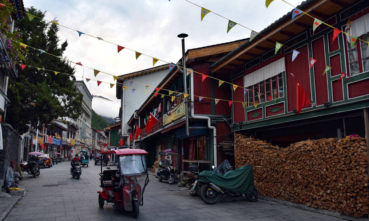 A village in Yadong county in China's Xizang Autonomous Region borders India and Bhutan. Photo: IC