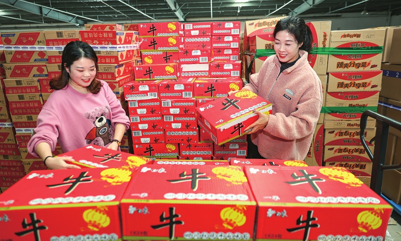 Two workers sort out items at a warehouse of an e-commerce firm in the Ganyu economic development zone in Lianyungang, East China's Jiangsu Province on October 28, 2021. Online vendors in the zone are readying themselves for the coming shopping spree on November 11. Photo: cnsphoto