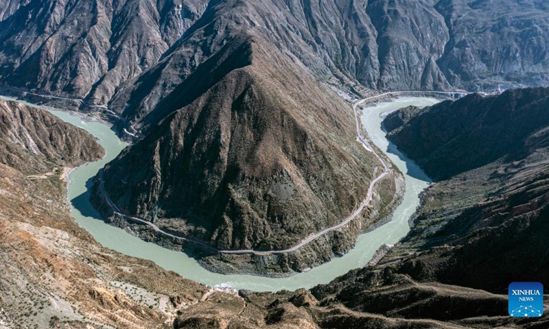 Aerial photo taken on Oct. 27, 2021 shows a bend of the Jinsha River, the upper section of the Yangtze River, in southwest China.(Photo: Xinhua)