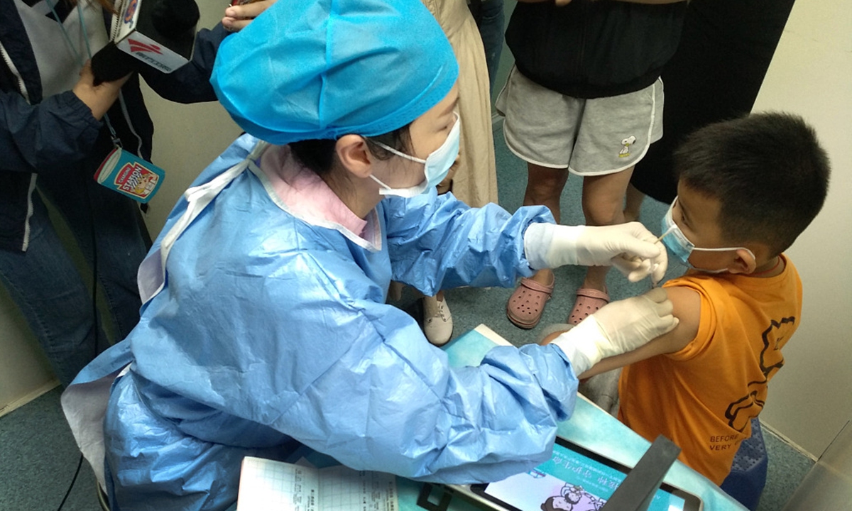 A boy receives COVID-19 vaccine in Baiyun district in Guangzhou, South China's Guangdong Province on October 27, 2021. Photo: VCG