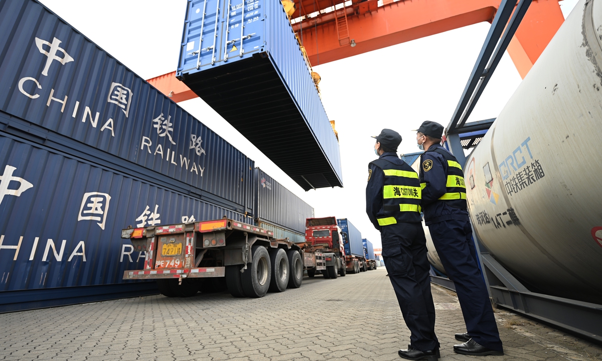 Customs staff check cargo brought by the first CIIE China-Europe freight train from Hamburg to Shanghai on October 29, 2021. It is the first time for exhibits of the China International Import Expo (CIIE) to be sent by a freight train to the city. A total of 35 containers with goods weighing about 460 tons were carried. Photo: VCG