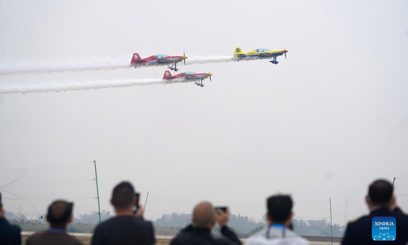An aerobatic team performs during the 2021 Nanchang Flight Convention at Yaohu Airport in Nanchang, capital of east China's Jiangxi Province, Oct. 29, 2021. The 2021 Nanchang Flight Convention is held here from Oct. 29 to 31.Photo:Xinhua