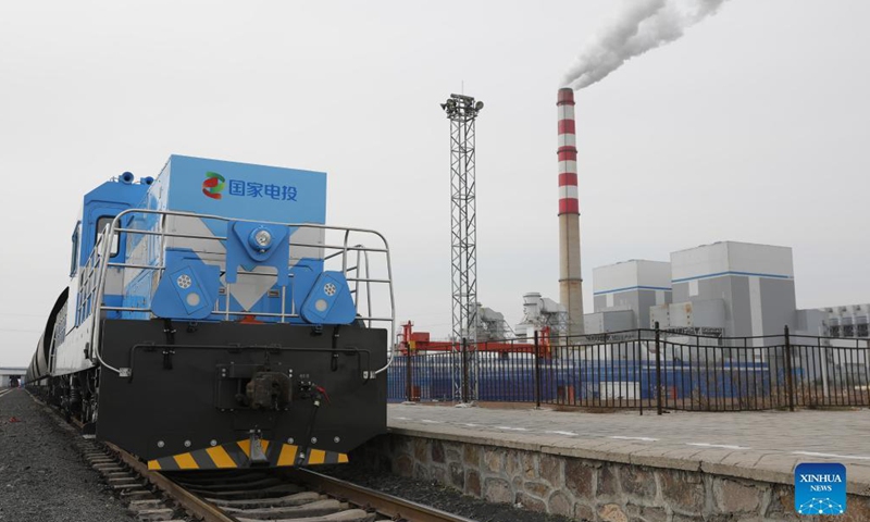 Photo taken on Oct. 29, 2021 shows the first China-developed hydrogen fuel cell hybrid locomotive in a trial run in north China's Inner Mongolia Autonomous Region.Photo:Xinhua