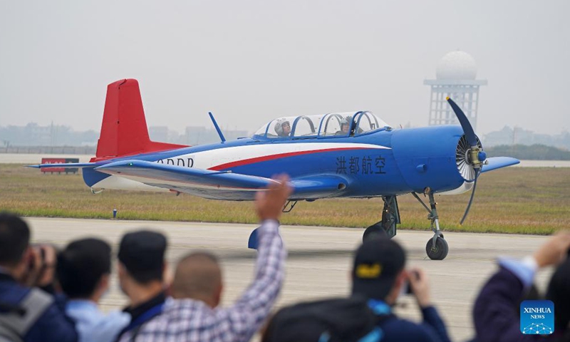 Pilots of the Red Star aerobatic team wave to the audience after performance during the 2021 Nanchang Flight Convention at Yaohu Airport in Nanchang, capital of east China's Jiangxi Province, Oct. 29, 2021. The 2021 Nanchang Flight Convention is held here from Oct. 29 to 31.Photo:Xinhua